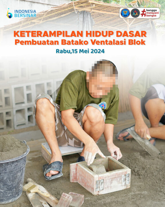 Pembuatan batako ventilasi blok Pembuatan batako ventilasi blok.